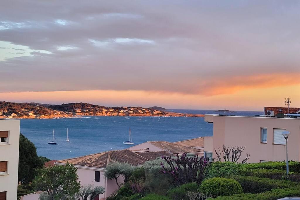 T2 Vue Mer Dans Residence Calme / T2 Sea View In A Quiet Residence Bandol Exteriér fotografie